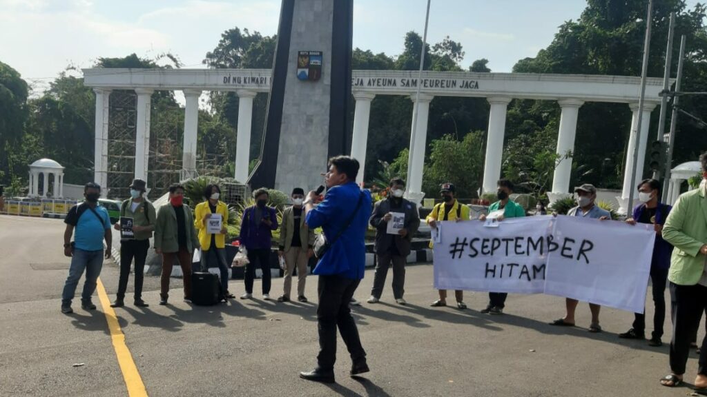 Aliansi BEM Se-Jabodetabek dan Banten Gelar Demo September Hitam BEM, BEM Se-Jabodetabek Banten, Demonstrasi, September Hitam