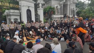 Para Budayawan Demo Tolak Komersialisasi Kebun Raya Bogor Budayawan, Demonstrasi, Komersialisasi, Kebun Raya Bogor