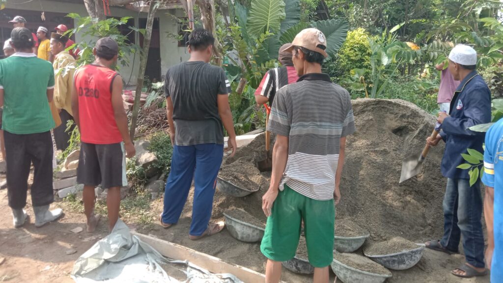 Bangun Desa, Kades Cibeuteung Muara Gotong-royong Bersama Warga Bangun Desa, Cibeuteung Muara, Ciseeng, Gotong-royong, Samisade