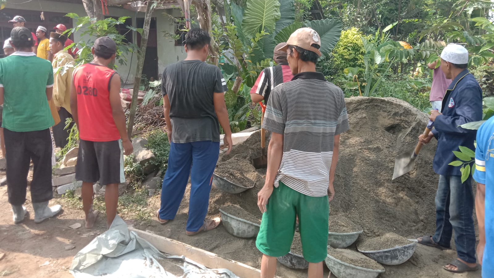 Bangun Desa, Cibeuteung Muara, Ciseeng, Gotong-royong, Samisade