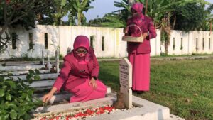 HKGB ke-69, Bhayangkari Bogor Kota Tabur Bunga di Makam Pahlawan HKGB, Bhayangkari Bogor Kota, Bhayangkari, Tabur Bunga, Makam Pahlawan