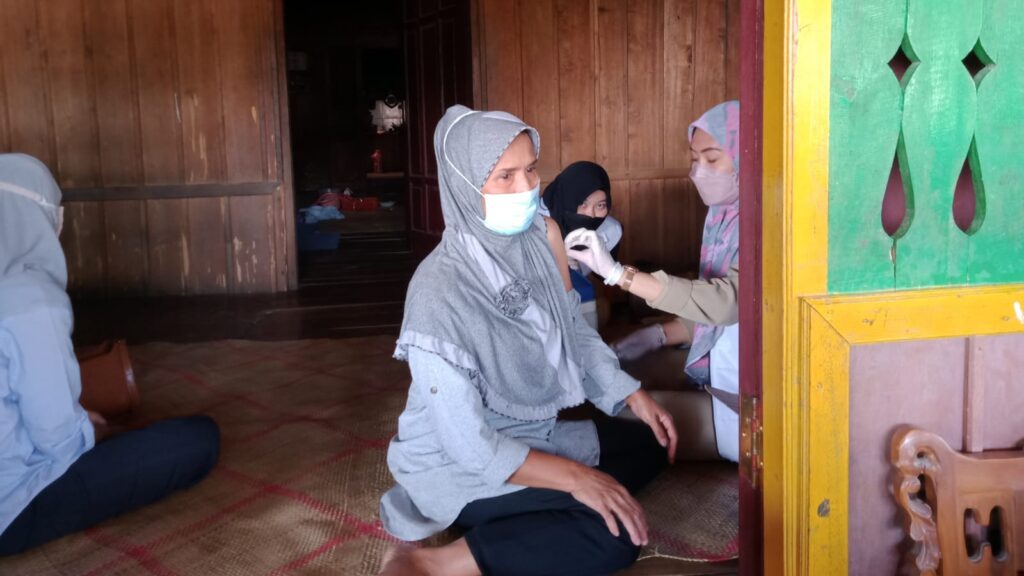 Gerai Vaksinasi Desa Kiarapandak Gunakan Sistem Door to Door dan Jemput Bola Gerai Vaksinasi, Vaksinasi Covid-19, Desa Kiarapandak, Door to Door, Jemput Bola
