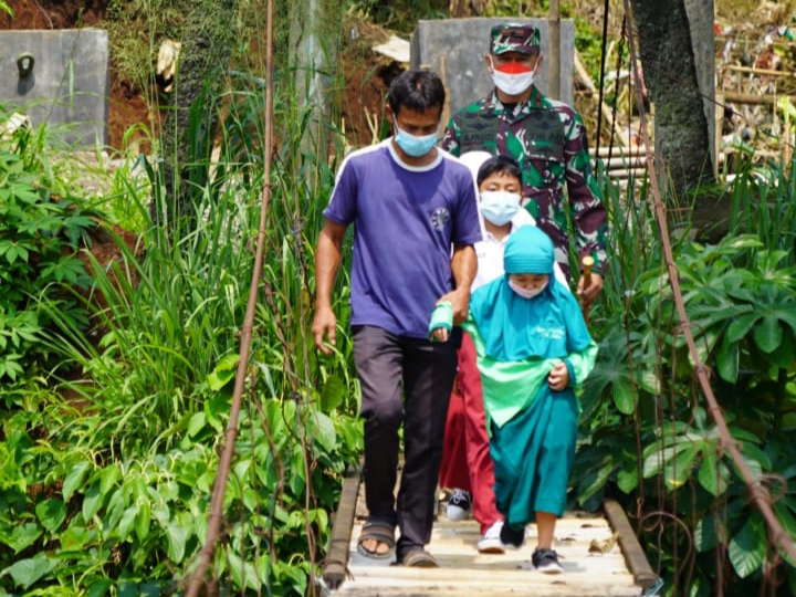 Korem Bangun 22 Jembatan Gantung di Kabupaten Bogor Korem 061, Jembatan Gantung, Jembatan Gantung di Kabupaten Bogor