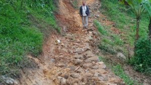 Warga Harkatjaya Keluhkan Jalan Rusak, Tanpa Perhatian Pemerintah Harkatjaya, Sukajaya, Jalan Rusak, Perhatian Pemerintah