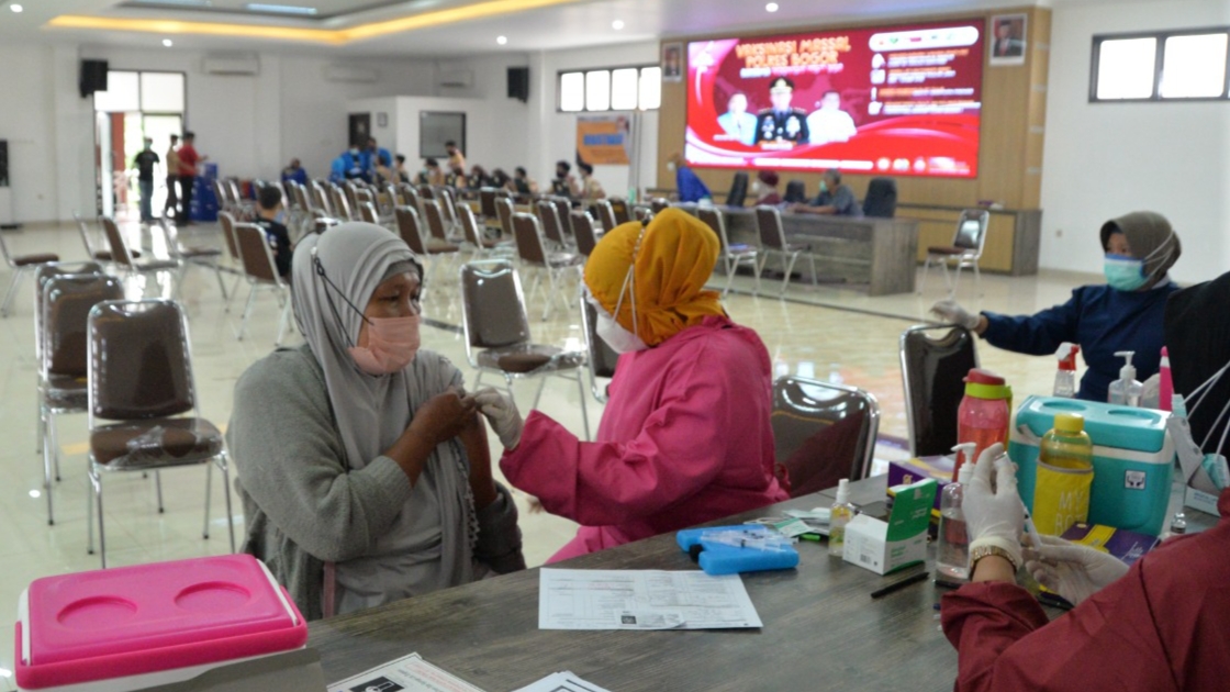 KNPI Kabupaten Bogor, PWI Kabupaten Bogor, Polres Bogor, Vaksinasi Covid-19