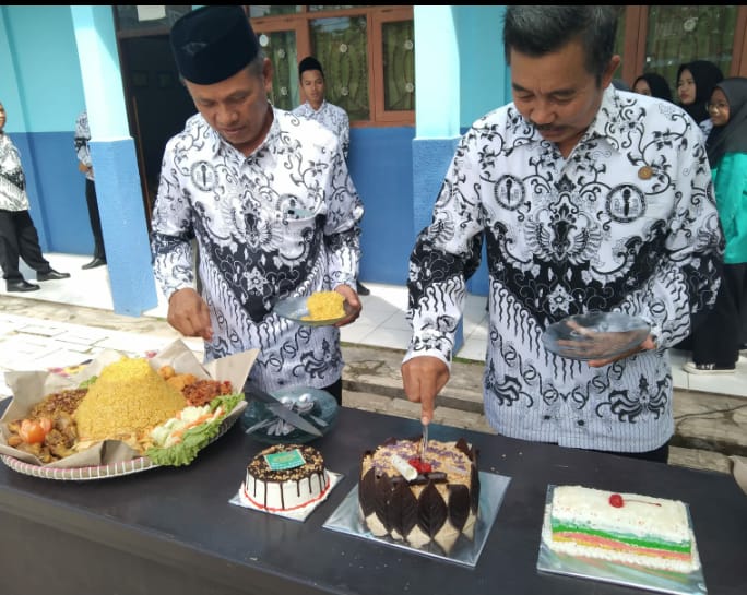 Hari Guru, SMK Ar-Rahmah Jasinga, Upacara Bendera, Potong Tumpeng