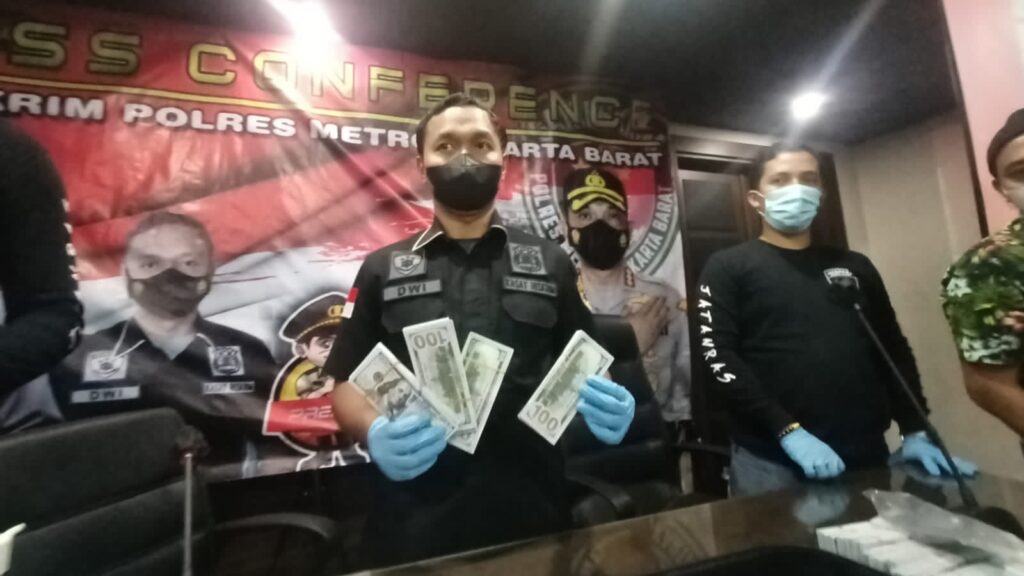 Polres Jakbar Tangkap Pelaku Penipuan Black Dollar Polres Jakbar, Penipuan, Uang Palsu, Black Dollar