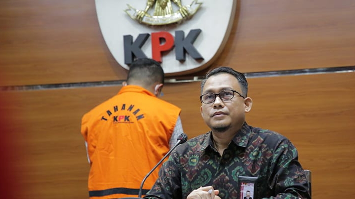 KPK Tahan Tersangka Korupsi Proyek di Jambi KPK, Korupsi, Korupsi Proyek, Proyek, Jambi