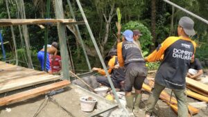 Bangkitkan Ekonomi Desa, DMC DD Renovasi Jembatan Cijambu Sukabumi Ekonomi Desa, DMC DD, Renovasi, Jembatan Cijambu, Sukabumi