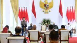 Jokowi Minta Pertamina dan PLN Siapkan Transisi ke Energi Hijau Pertamina, PLN, Transisi Energi, Energi Fosil, Energi Hijau