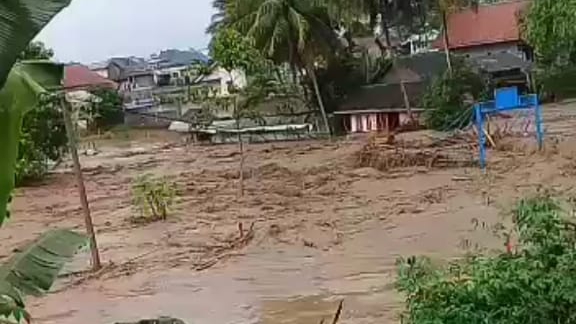 Hujan Deras, Garut Diterjang Banjir Bandang Hujan Deras, Banjir Garut, Garut, Banjir Bandang