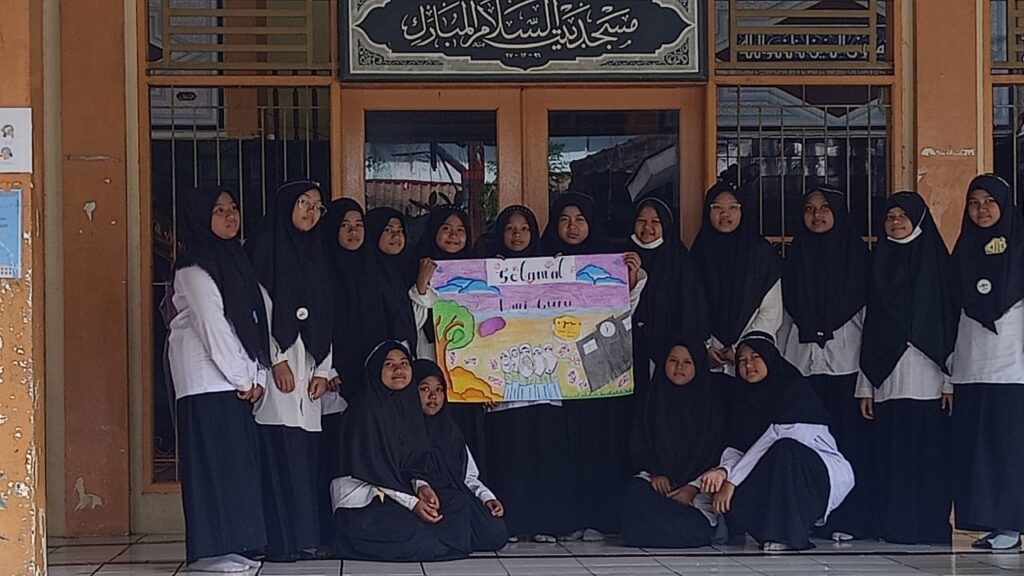 Peringati Hari Guru, Pengajar Baitussalam Dikejutkan Para Siswa Hari Guru, Pengajar, Yayasan Pesantren Baitussalam Indonesia, Kejutan, Siswa