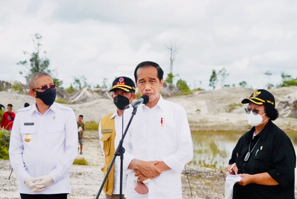 Rehabilitasi Kerusakan Hutan, Jokowi Tanam Pohon di Bekas Tambang Rehabilitasi Hutan, Kerusakan Hutan, Presiden Jokowi, Penanaman Pohon, Bekas Tambang