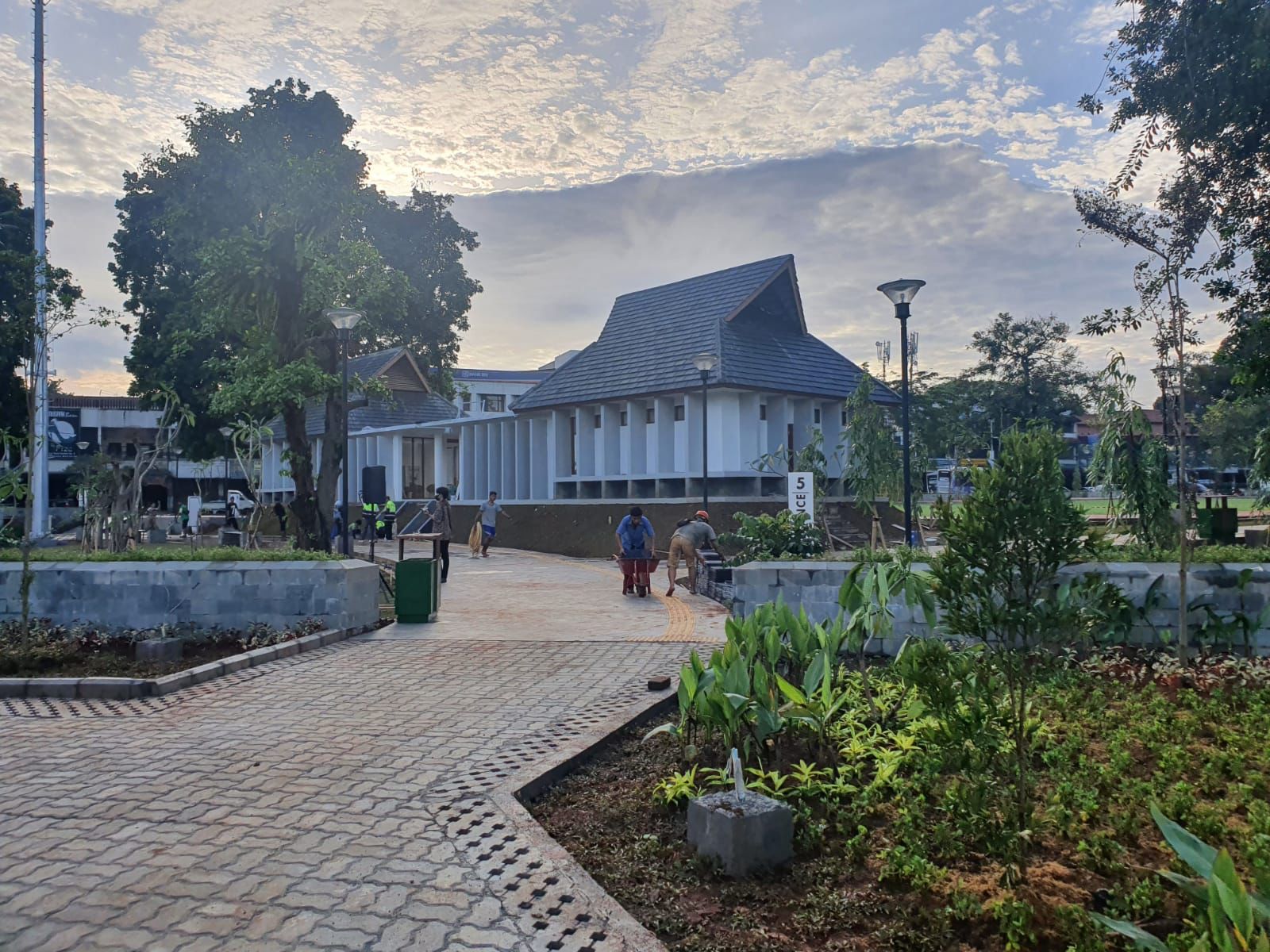 Bersama-sama, Pelihara, Alun-alun Kota Bogor