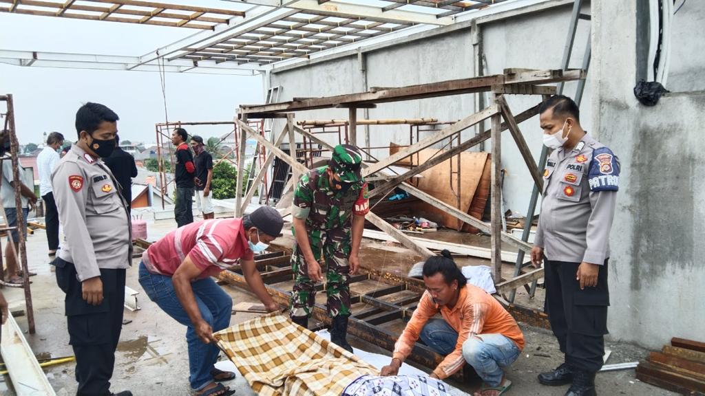 Tukang AC di Cileungsi Tewas Tersambar Petir Tukang AC di Cileungsi, Tersambar Petir, Petir