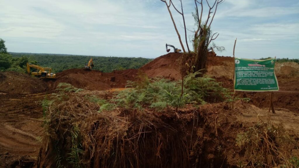 Miris, Spanduk Imbauan Diabaikan Pelaku Ilegal Mining Spanduk Imbauan, Ilegal Mining, Kolaka, Sulawesi Tenggara