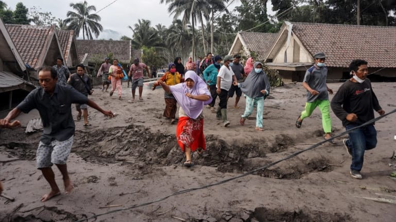Update Erupsi Semeru: 15 Orang Meninggal, 27 Masih Hilang Update Erupsi Semeru, Gunung Semeru, Korban Erupsi Semeru,