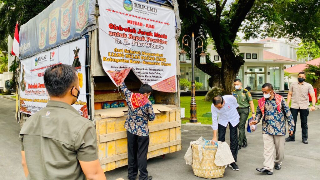 Sampaikan Aspirasi ke Presiden, Warga Karo Bawa Jeruk Satu Truk Aspirasi, Warga Karo, Kabupaten Karo, Buah Jeruk, Jeruk, Jeruk Satu Truk