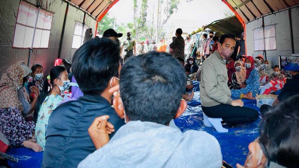 Presiden ke Lokasi Erupsi Semeru, Pastikan Penanganan Berjalan Baik Presiden Jokowi, Erupsi Semeru, Gunung Semeru, Penanganan Bencana