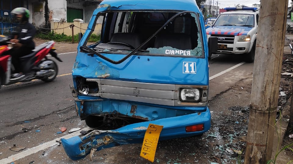 Kecelakaan Angkot di Leuwiliang, Dua Pengendara Motor Dilarikan ke Rumah Sakit Kecelakaan di Leuwiliang, Angkot, Pengendara Motor, Rumah Sakit
