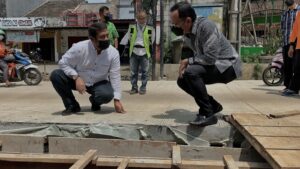Bima Arya Pantau Betonisasi di Mekarwangi, Tahap Pertama Selesai Dua Minggu Lagi Bima Arya, Betonisasi Jalan Mekarwangi, Mekarwangi, Tahap Pertama