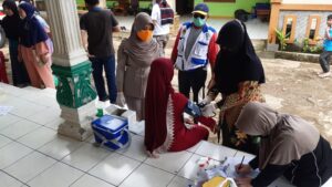 Tim Vaksin Hunter Menyasar 687 Warga Cibinong untuk Divaksin Covid-19 Tim Vaksin Hunter, Vaksin Hunter, Warga Cibinong, Vaksin Covid-19