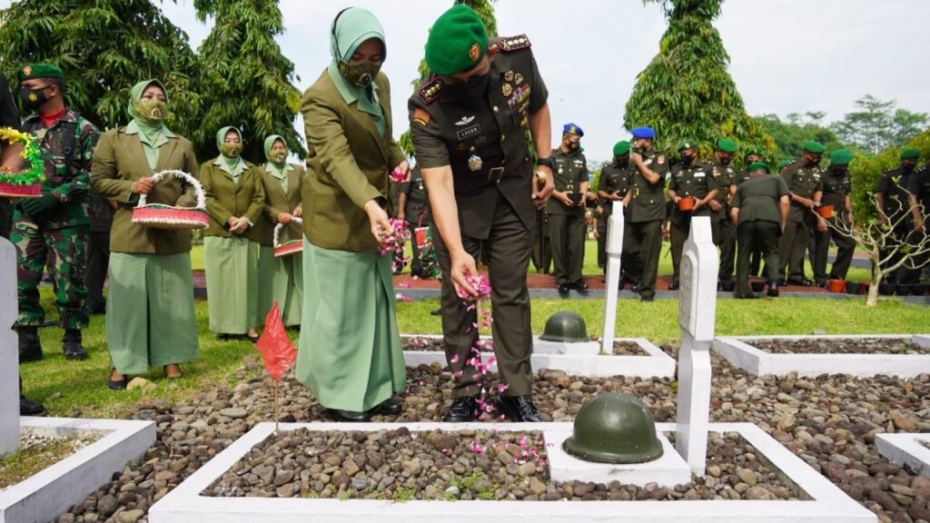 Hari Juang TNI AD, Korem Wijayakusuma Ziarah Makam Pahlawan Hari Juang TNI AD, TNI AD, Korem Wijayakusuma, Ziarah, Makam Pahlawan