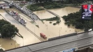 Malaysia Dilanda Banjir, Jalan Ditutup hingga Ribuan Orang Mengungsi Malaysia, Banjir Malaysia, Jalan Malaysia Ditutup, Ribuan Orang Mengungsi