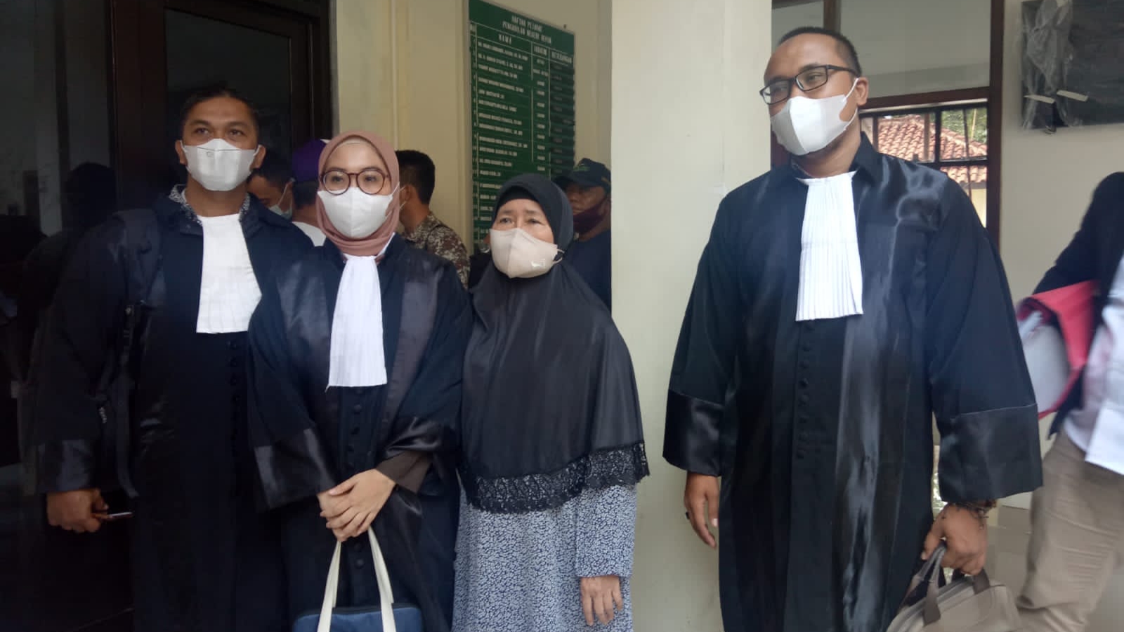 Kado Pahit, Hari Ibu, Nenek, Tersangka, Kasus, Sertifikat Tanah, Yosi Rosada