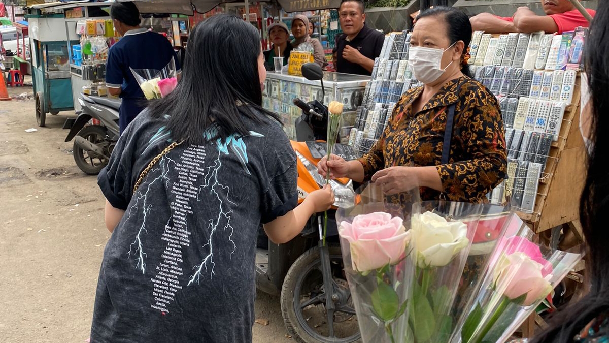 Hari Ibu, GMNI FH Unpak, Bunga,