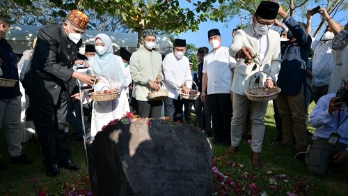 17 Tahun Tsunami Aceh, Gubernur Jabar Ziarah Kubur hingga Do'a Bersama 17 Tahun Tsunami Aceh, Gubernur Jabar, Ziarah Kubur, Tsunami Aceh, Do'a Bersama
