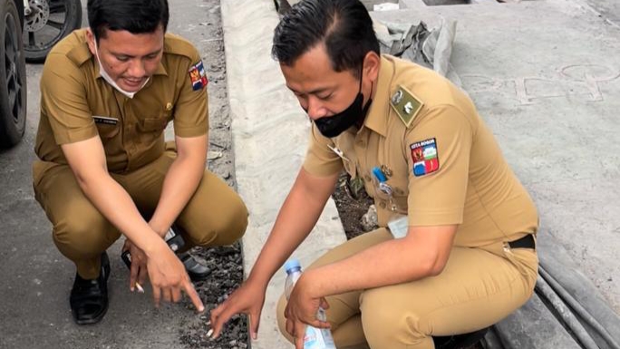 Aduan Warga, Lurah Sempur Cek Serapan Air di Proyek Sudirman Aduan Warga, Lurah Sempur, Serapan Air, Proyek Sudirman, Dicky Pratama