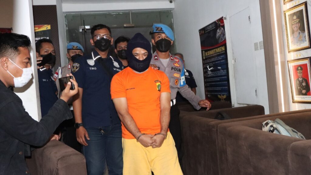 Polisi Tangkap Driver Taksi Online yang Menganiaya Penumpang Polisi, Driver, Taksi Online, Penumpang