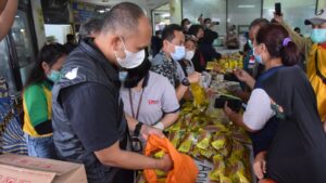 Perumda PPJ Gelar Pangan Murah, Pengunjung Ramai Beli Minyak Goreng Perumda PPJ, Pangan Murah, Pengunjung Pasar, Minyak Goreng