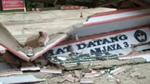 Banten, Gempabumi, Gempa Banten, Warga Berhamburan