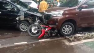 Kecelakaan Beruntun di Jalan Sudirman, Tiga Orang Dilarikan ke RS Kecelakaan Beruntun, Jalan Sudirman, RS, RS PMI