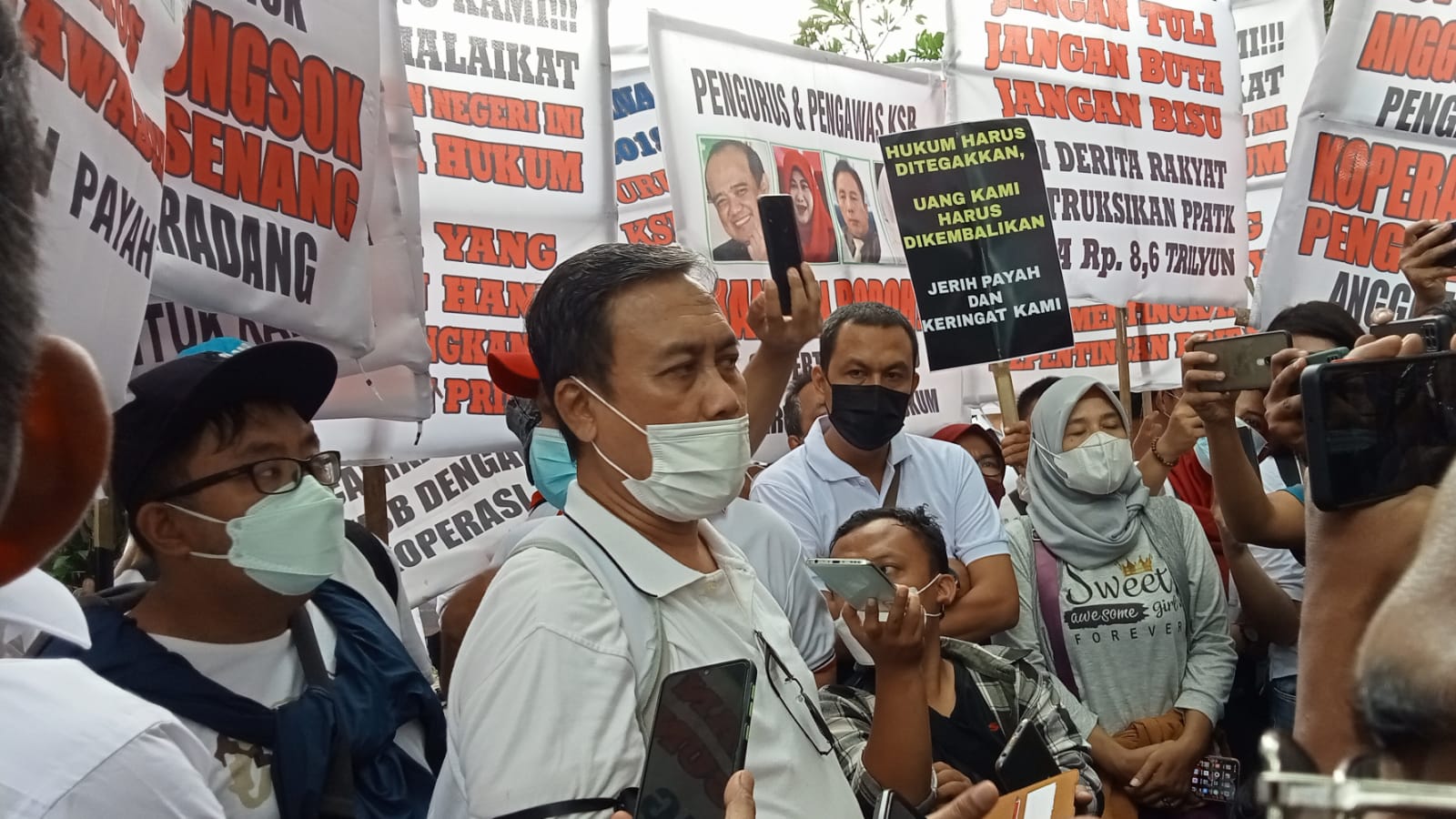 Anggota KSB, Koperasi Sejahtera Bersama, KSB, Koperasi, Demonstrasi, Kembalikan Dana, Dana Koperasi