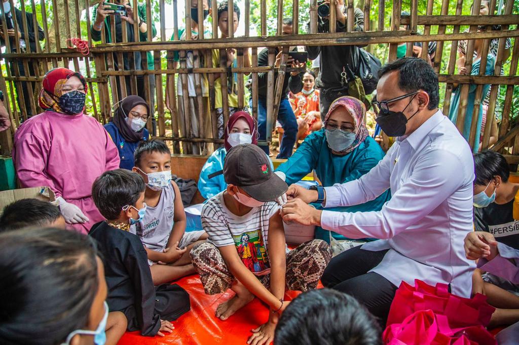 Vaksinasi Terus Berlanjut Vaksin Booster, Vaksinasi Terus Berlanjut