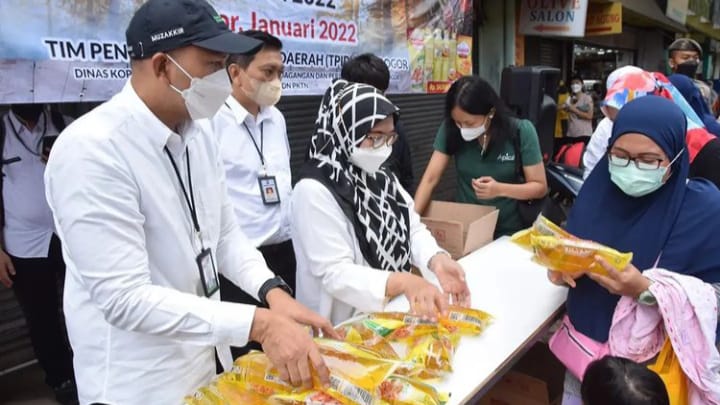 Perumda PPJ Fasilitasi OPM Minyak Goreng Murah di Teras Surken Perumda PPJ, OPM, Minyak Goreng Murah, Minyak Goreng, Teras Surken