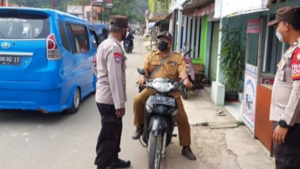 Polsek Nanggung Berikan Sanksi Sosial kepada Warga yang Tidak Pakai Masker Polsek Nanggung, Nanggung, Berikan Sanksi Sosial, Warga Nanggung, Tidak Pakai Masker, Ops Yustisi