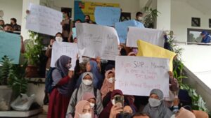 Geruduk Kantor Disdik, Wali Murid At-Taufik Minta Plt Kepsek Diganti Kantor Disdik, Disdik Kota Bogor, Wali Murid At-Taufik, Plt Kepsek At-Taufik, At-Taufik