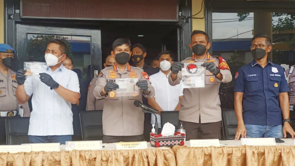 Musisi, Musisi Ardhito Pramono, Ardhito Pramono, Ganja, Narkoba