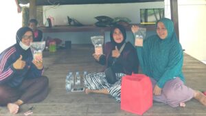 Kreatif, Bunda Oi Ciptakan Eco Enzyme dari Bahan Organik Kreatif, Bunda Oi, Eco Enzyme, Bahan Organik, Sampah Organik