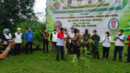 PWRI dan GM FKPPl Tanam Pohon Bambu di Kawasan Sungai Cisadane PWRI, GM FKPPl, Pohon Bambu, Sungai Cisadane
