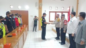 Kapolsek Gunung Putri Lantik FKPM, Sebagai Penghubung dengan Warga Kapolsek Gunung Putri, FKPM, Penghubung Warga, Polsek Gunung Putri, Gunung Putri