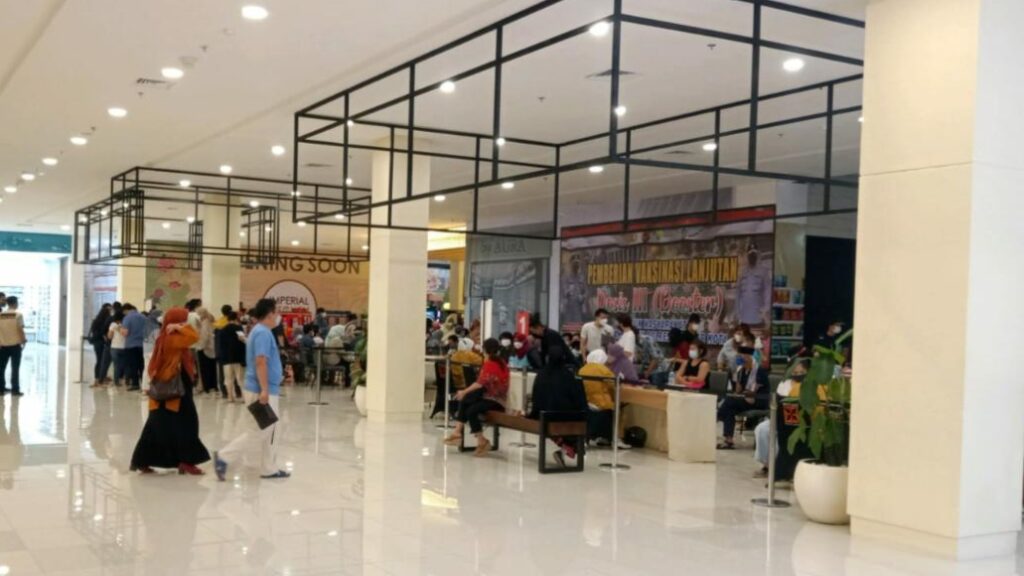 Kecewa, Peserta Vaksinasi di Botani Square Merasa Dipermainkan Kecewa, Vaksinasi Booster, Botani Square, Vaksinasi Kota Bogor
