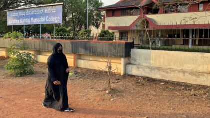 India Kembali Buka Beberapa Sekolah Setelah Protes Larangan Hijab India, Sekolah India, Protes India, Larangan Hijab, Hijab