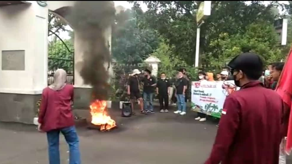 Demo Kejari, Para Mahasiswa Persoalkan Penyimpangan Aset Negara Kejari Kota Bogor, Mahasiswa Bogor, Penyimpangan, Aset Negara