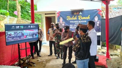 Warga Bogor Terima Kunci Bedah Rumah, Kapolda Jabar Memantau Warga Bogor, Bedah Rumah, Kapolda Jabar, Rutilahu
