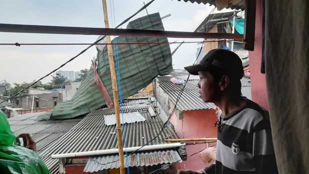 Angin Kencang, Bencana Kota Bogor, Reklame, Reklame Roboh, Atap Rumah